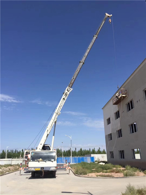 金秀县“轻装强干”—— 吊车的 “轻量化臂架” 技术