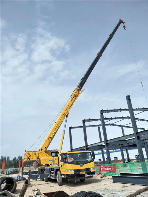 金秀县超高层建筑钢结构吊装案例